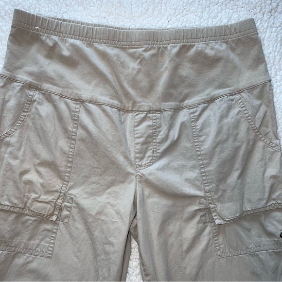 Liz Lange Maternity Tan Khaki Capri Summer Cropped Pants - Picture 10 of 10